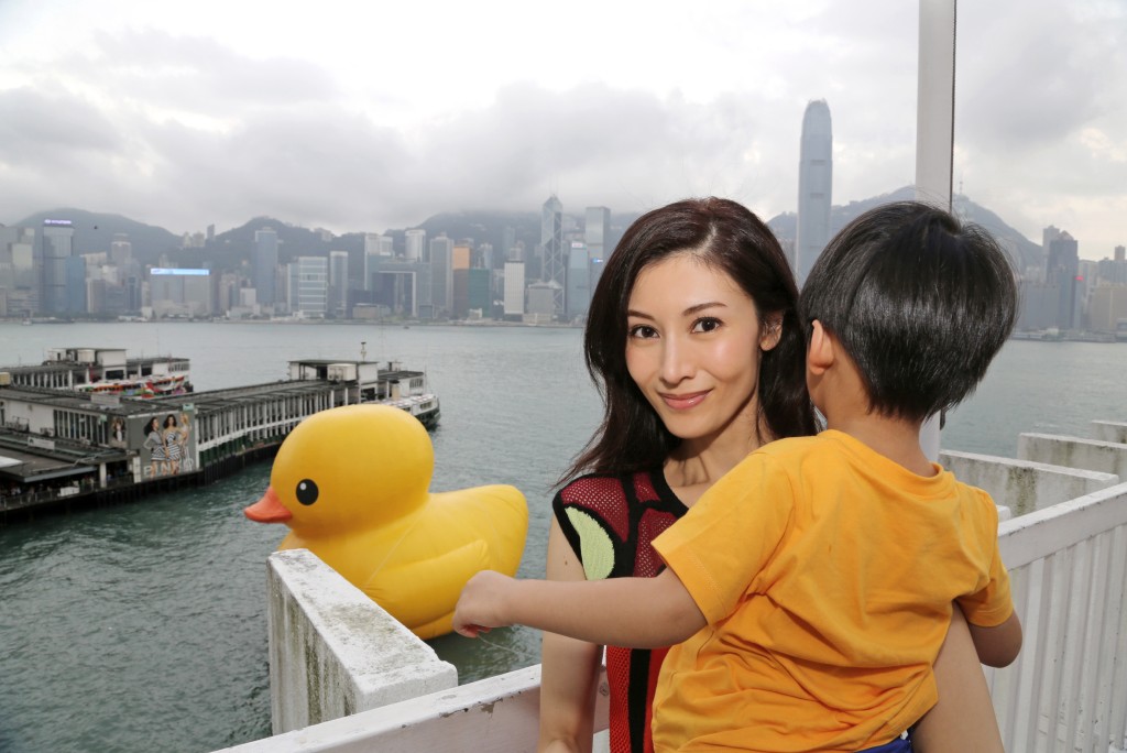 李嘉欣曾经对儿子Jayden好保护。 李嘉欣曾经对儿子Jayden好保护。