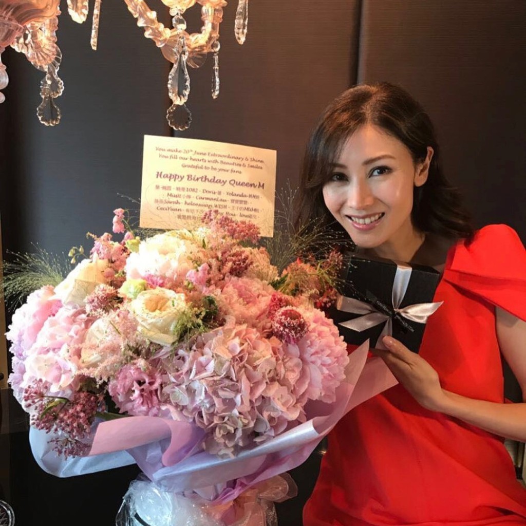 李嘉欣每年生日都收到鲜花。 李嘉欣每年生日都收到鲜花。