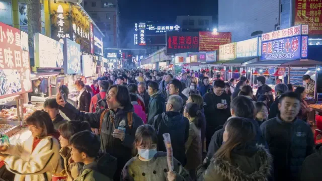 "消费降级","中产返贫":中国经济复苏乏力下的现象