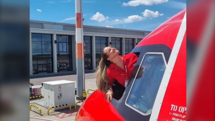 flight-attendant-isold-wilberg-a.jpg 图片