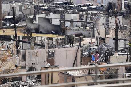 美国夏威夷州毛伊岛去年8月发生世纪山火,造成100多人死亡,2,000 多座建筑物被摧毁,成为美国史上最严重的山火灾难。。路透社 美国夏威夷州毛伊岛去年8月发生世纪山火,造成100多人死亡,2,000 多座建筑物被摧毁,成为美国史上最严重的山火灾难。。路透社