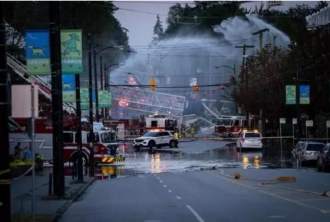 温哥华吊机倒塌引发大火爆炸 华人:我就住隔壁 温哥华吊机倒塌引发大火爆炸 华人:我就住隔壁