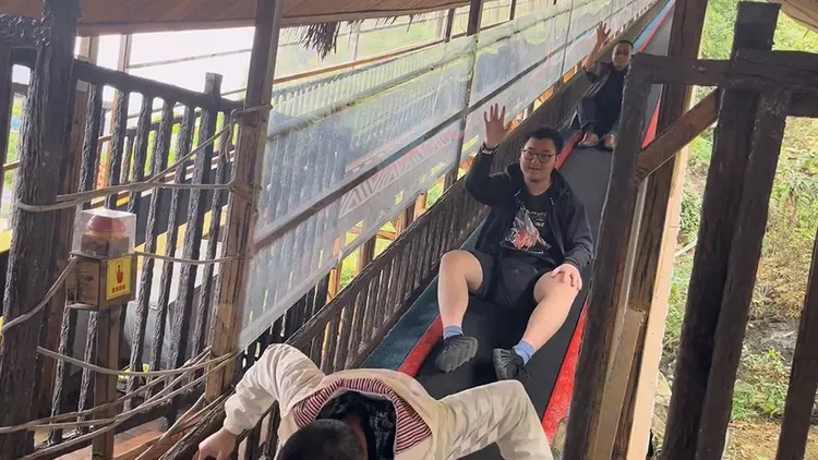 广西“魔毯”故障 已酿1死60伤 目击：有人皮被扯掉