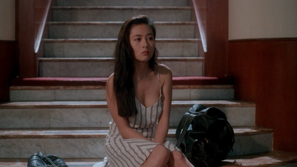 李丽珍1992年为求事业突破,演出三级片《蜜桃成熟时》,当时大收1200万,成为香港三级片的代表作品。 李丽珍1992年为求事业突破,演出三级片《蜜桃成熟时》,当时大收1200万,成为香港三级片的代表作品。