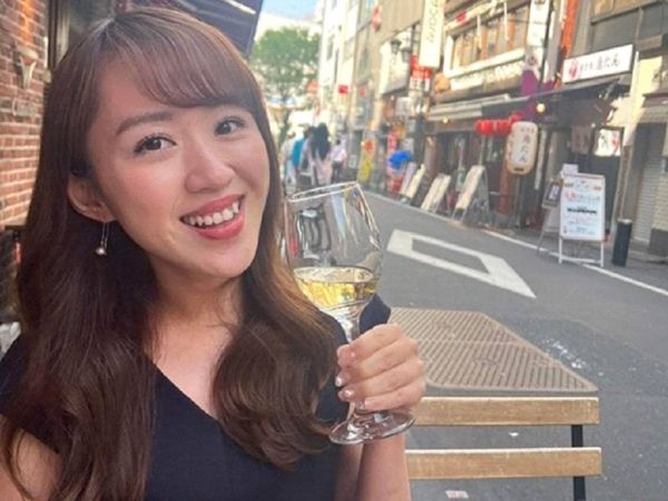 花泽葵被指长期跟踪并骚扰一名己婚男记者。
<div class=