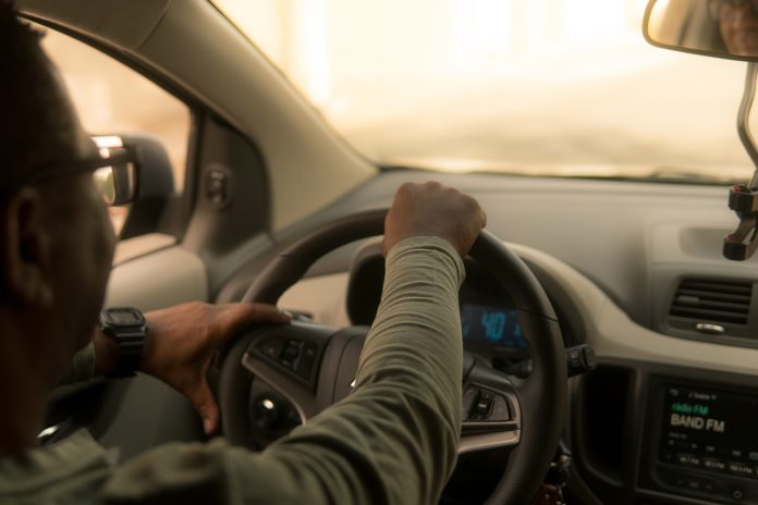 driving-6760994_1280.jpg 图片