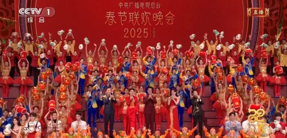 美国人 机器人 春歌…网友热议春晚 感恩没念电报包饺子