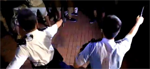 香港2警察执行公务被包围 今晨拆除旺角路障及帐篷 