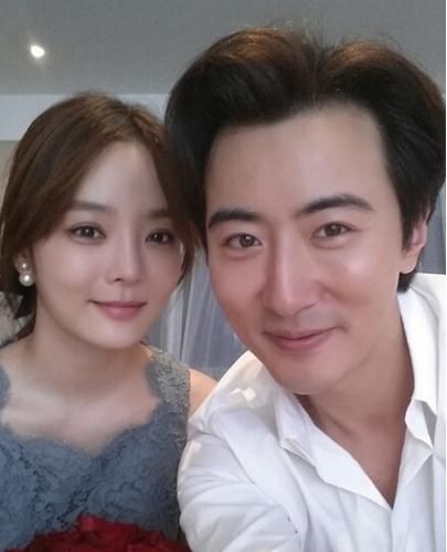 盘点娱乐圈二婚嫁给头婚嫩男的女星(图)