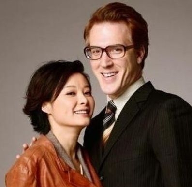 盘点娱乐圈二婚嫁给头婚嫩男的女星(图)