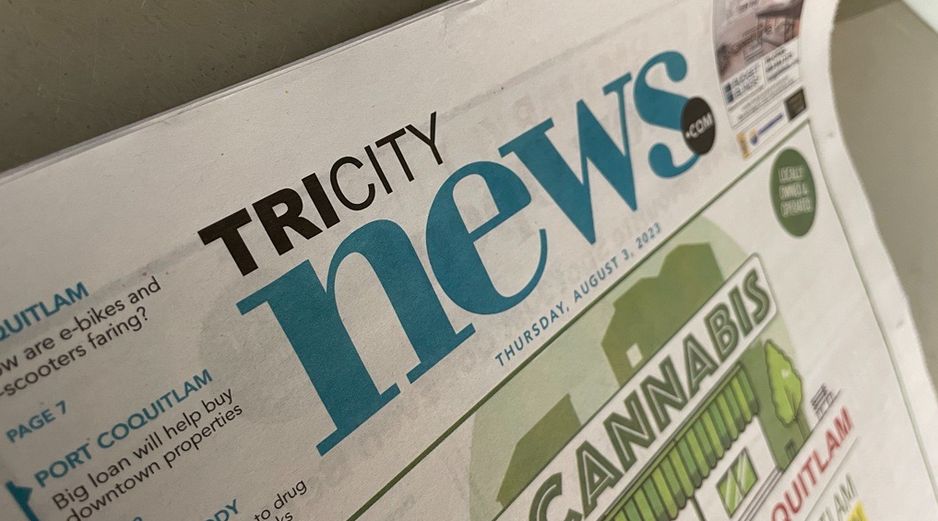2023年8月出版的Tri-City News最后一期印刷版的图片。当时，该刊物与Burnaby Now和New Westminster Record一起，已转为在线发布。2025年2月21日，该刊物的母公司宣布在线版本也将停刊。(Sonia Aslam/CityNews 图片)