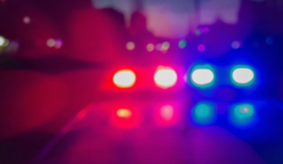 夜间闪烁的警灯。 (iStock)