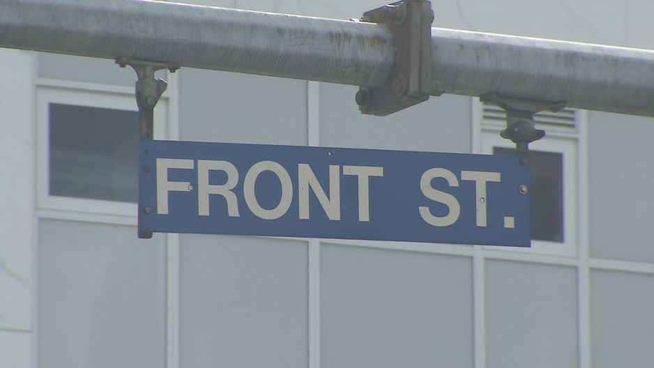 由于早晨列车出轨，New Westminster的Front Street周二被封闭。(CityNews 图片)