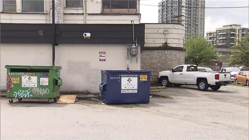 警方表示，他们在2025年4月30日下午1:15左右接到关于在市中心的Stewardson Way与Quebec Street附近发现尸体的报告。(CityNews 图片)