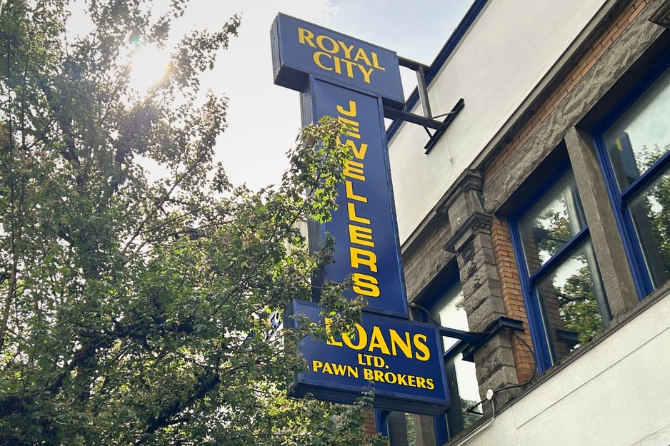 历史悠久的新威斯敏斯特店铺挂牌出售,附带一个条件