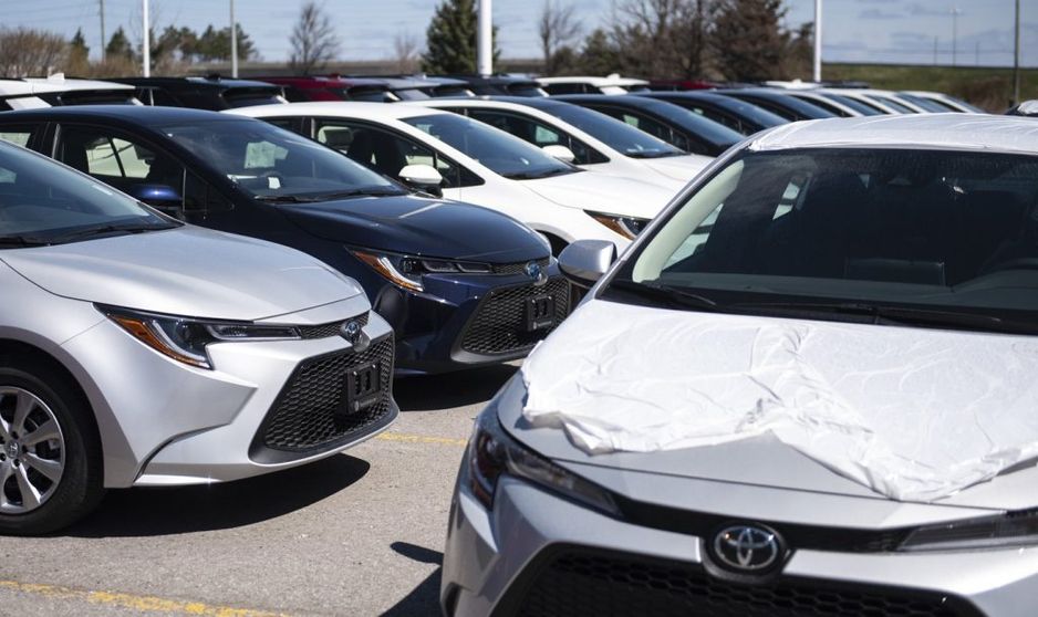 安大略省渥太华的一家汽车市场内可以看到新的丰田汽车。DesRosiers Automotive Consultants Inc. 表示，2024年10月的汽车销量比去年同期增长了8.8%。加拿大新闻社/贾斯廷·唐