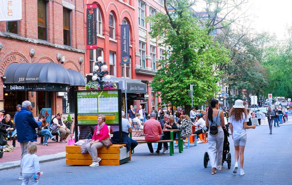 今年夏天在Gastown提供免费交通和停车服务