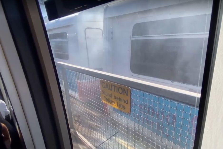 老旧列车发生火灾导致SkyTrain Expo线大规模延误