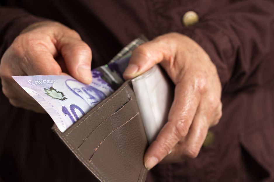 加拿 Canadians getting CPP, OAS payments on Wednesday