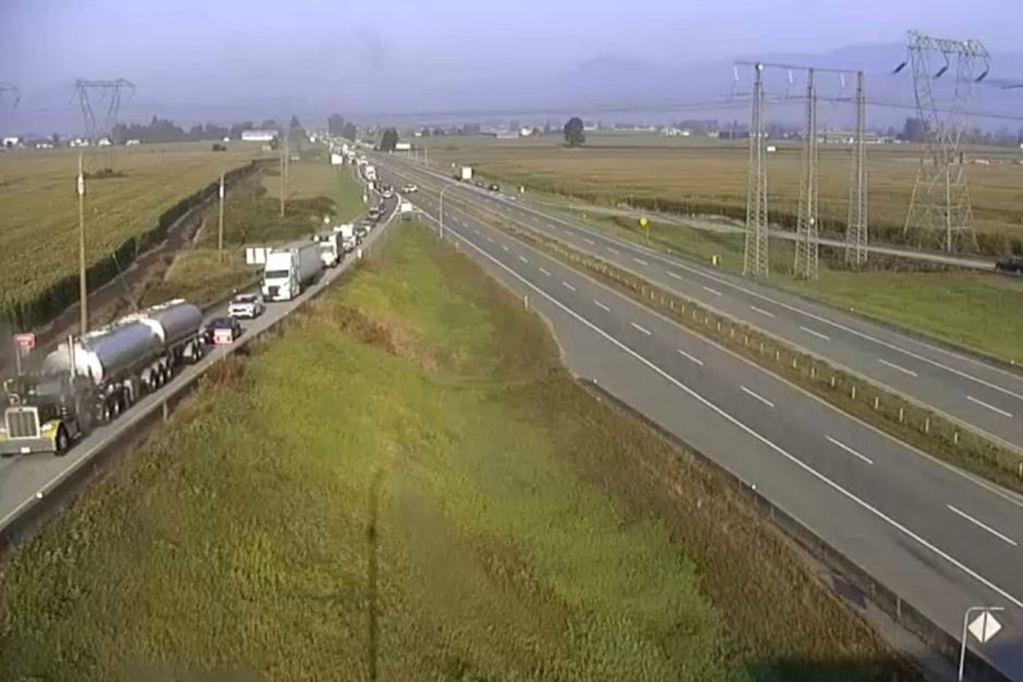 弗雷泽谷高速公路1号因大型半挂车事故造成重大延误