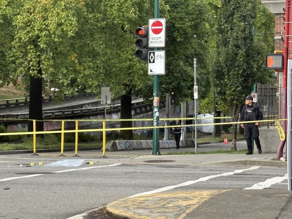 温哥华斯特拉斯科纳社区发生枪击事件，导致一人死亡。 (CityNews)