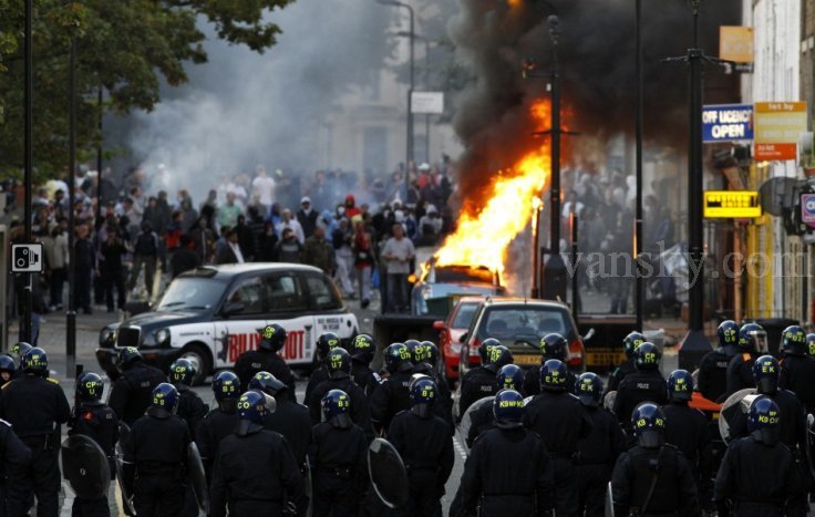 220430210933_london-riots-.jpg