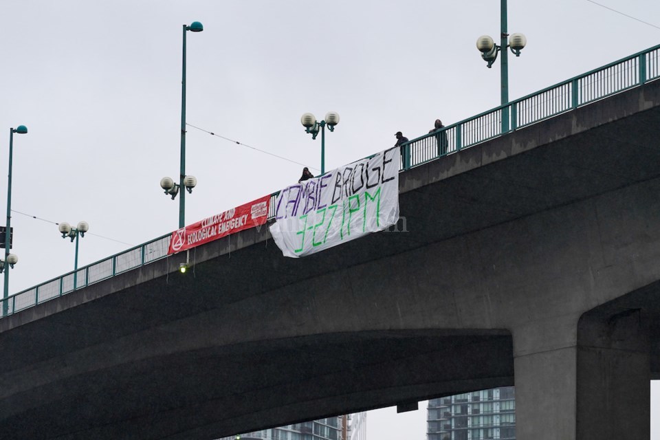 210327223956_cambie-bridge-protest-vancouver.jpeg